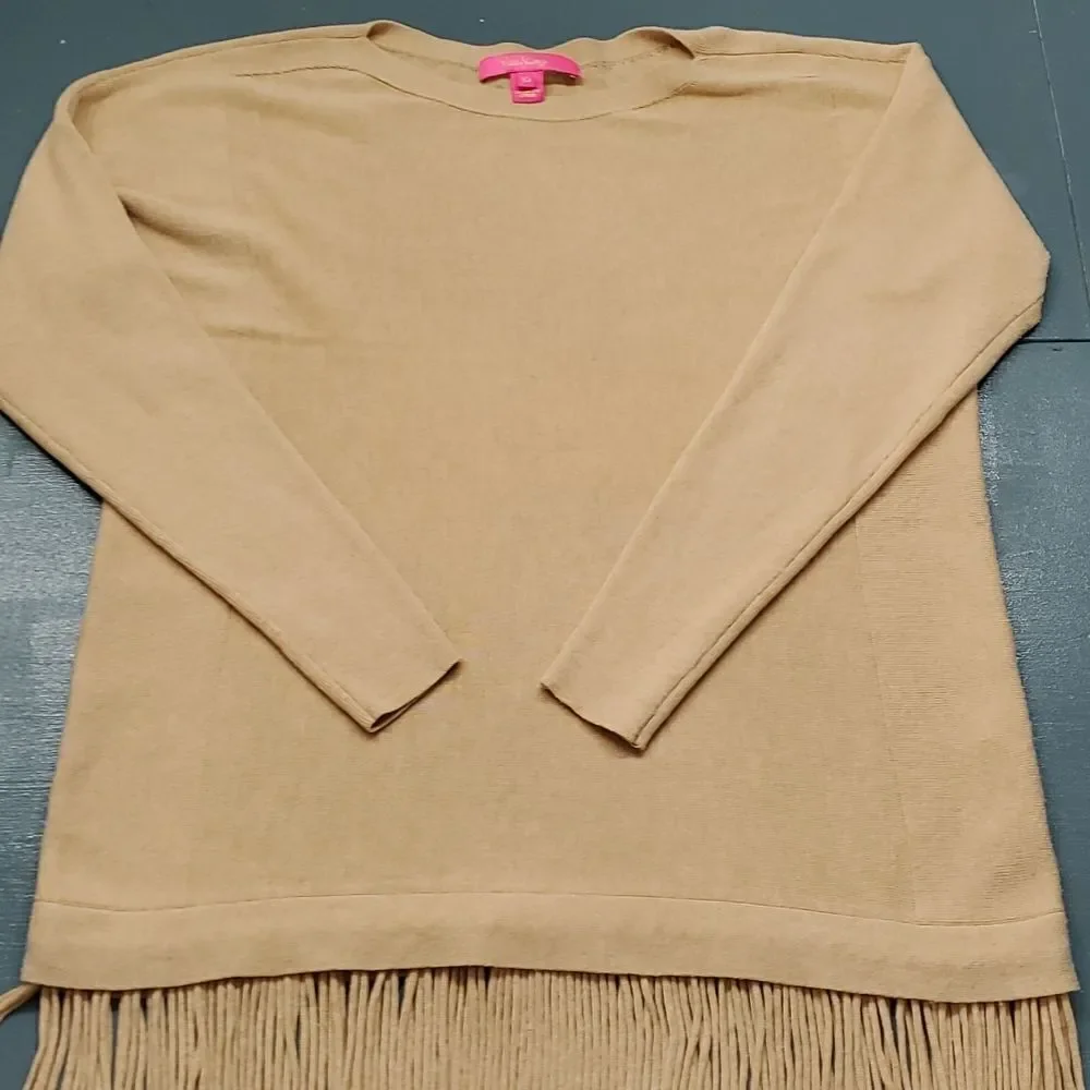 LILLY PULITZER tan sweater with fringe. Size XS. Lovely sweater for the all weat